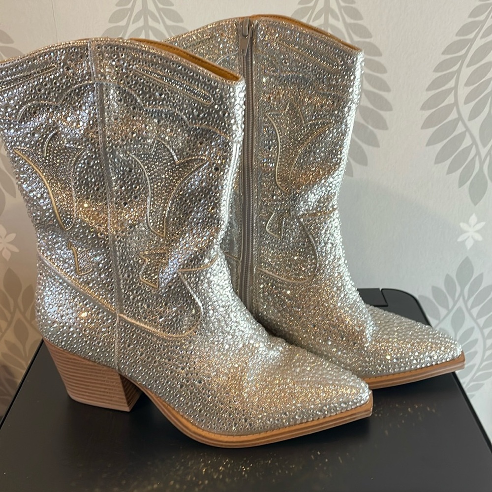 Starry Cowgirl Boots!